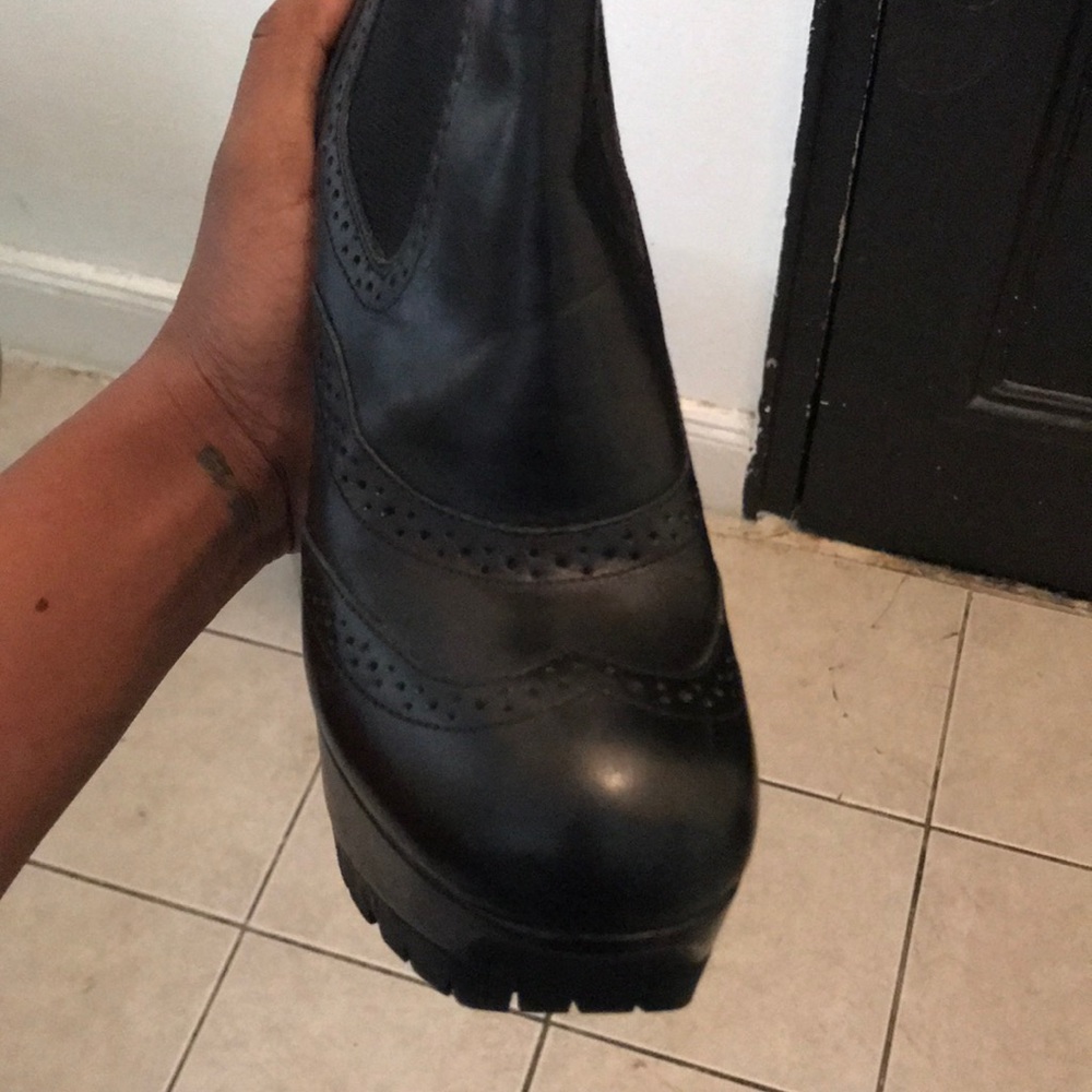 Shoes - Picture 3 of 4